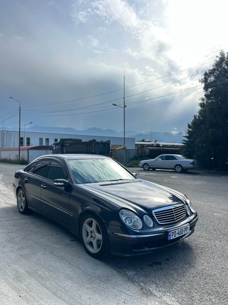 იყიდება 2.7 CDI 2003 წლიანი გამართულ — 3,600$