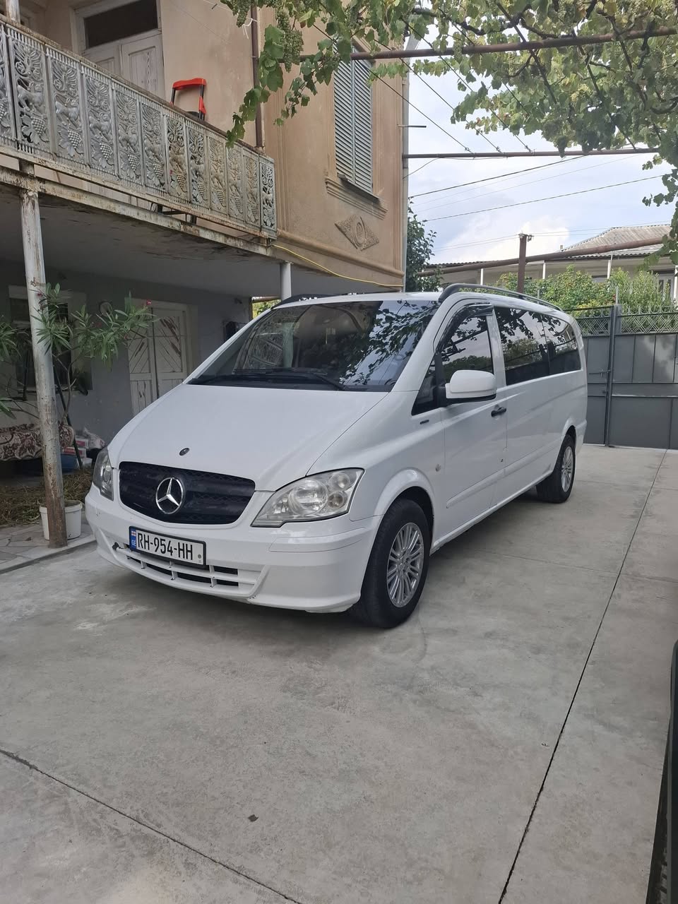 2013 2.2 ტურბო დიზელი 240 კმ — 11,000$
