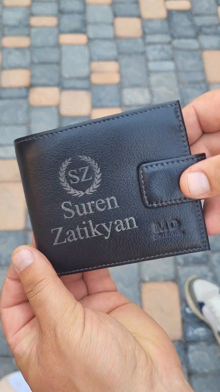 Բնական կաշվե դրամապանակ՝ փորագրությամբ