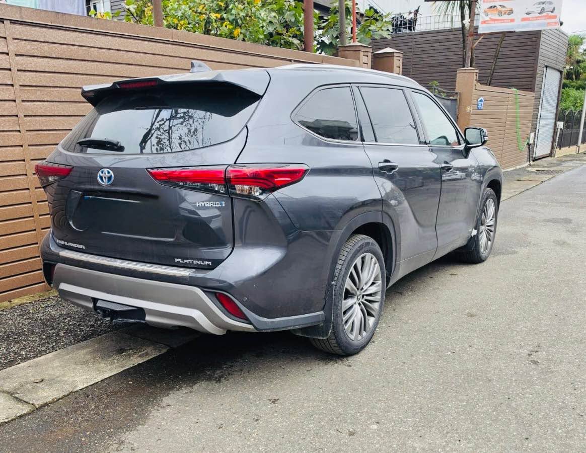 Toyota Highlander 2021 — 34,000$