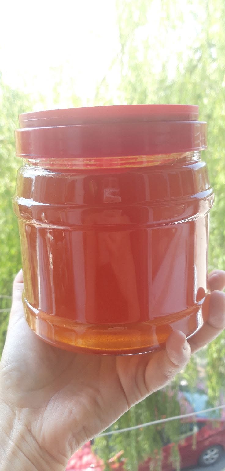 Kvareli'de 1 kg bal aldım, 18 lari.