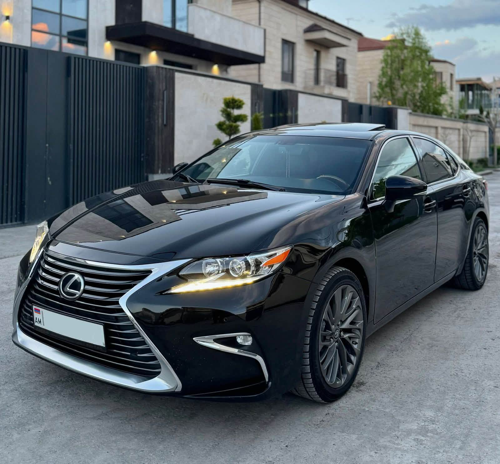 Lexus ES$ Lexus ES$ Araç 2016 yılında bulunmaktadır