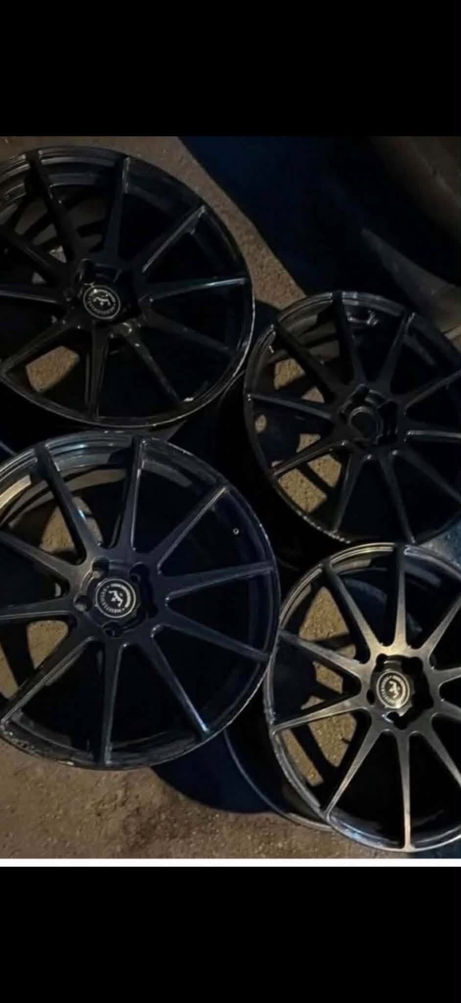 Təcili satılır 20 yaşlı dişilər və erkək disk — 500₾