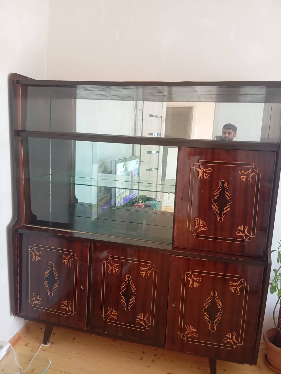 Sovet dövrü vitrin şkafı