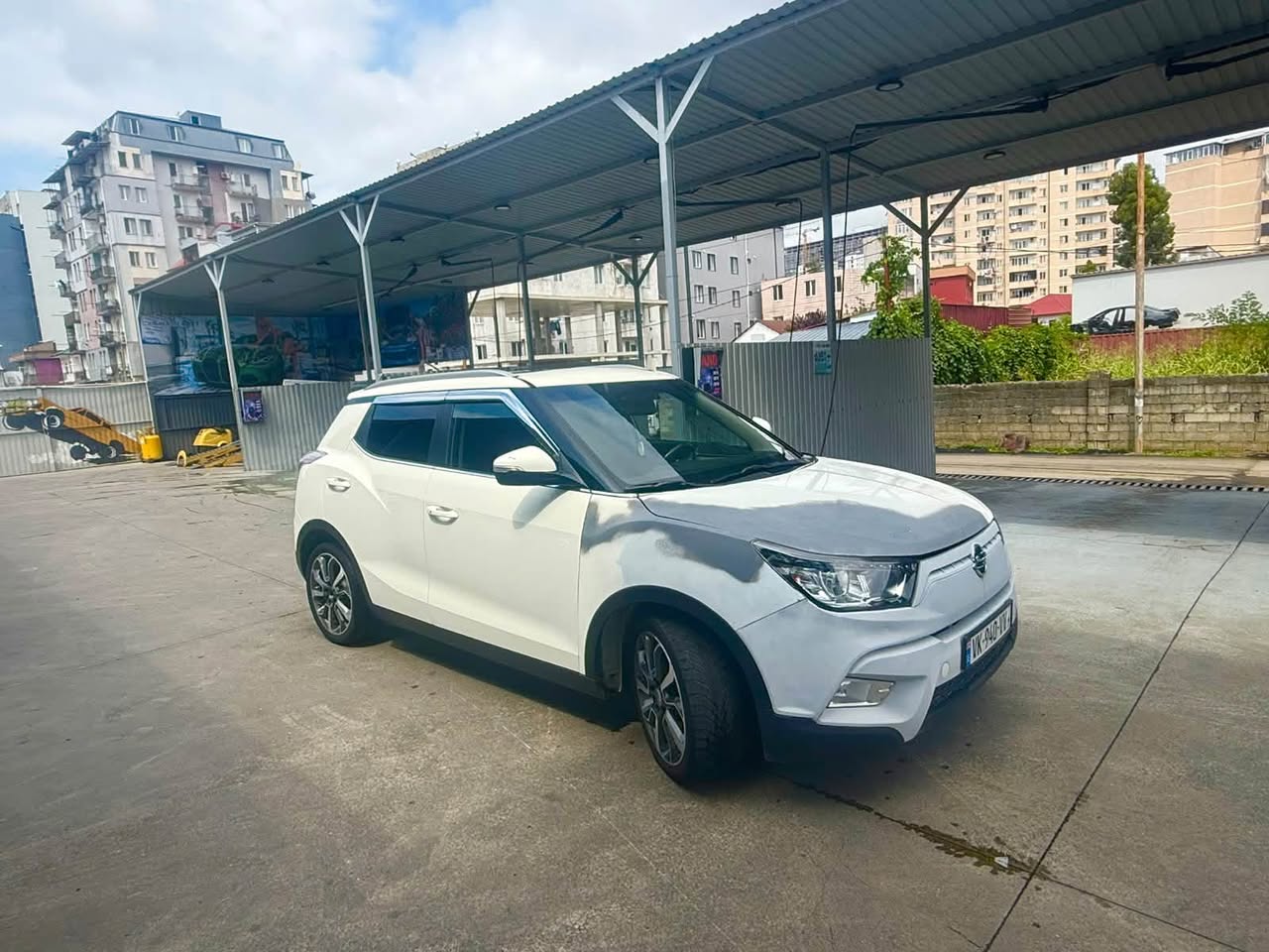 Sells for $5400 with 77267 mileage, 2015 model, 1.6