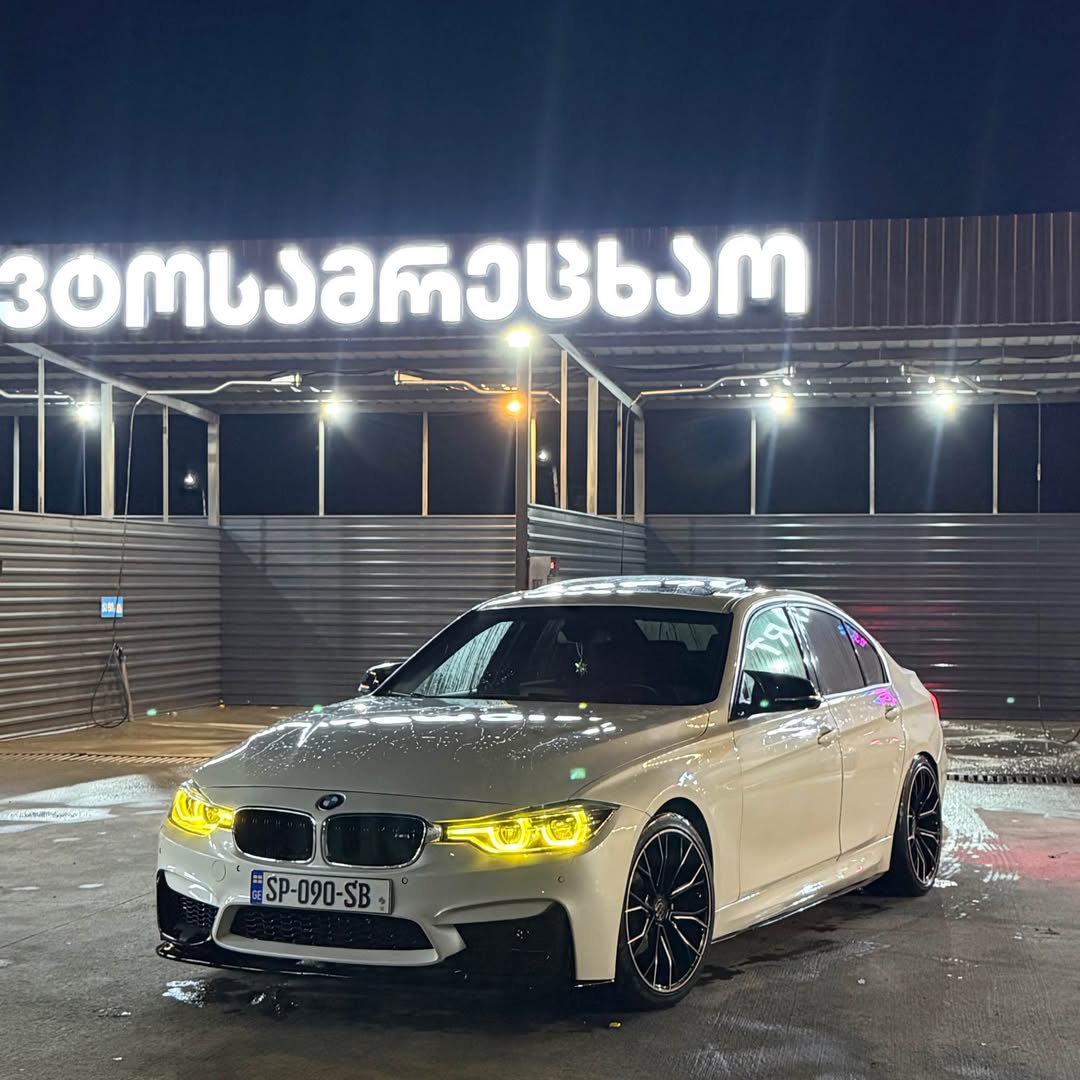330i 2017 — 8,300$