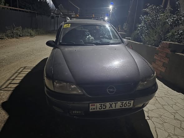 Opel Vectra b universal is located at 1997 — 950,000֏