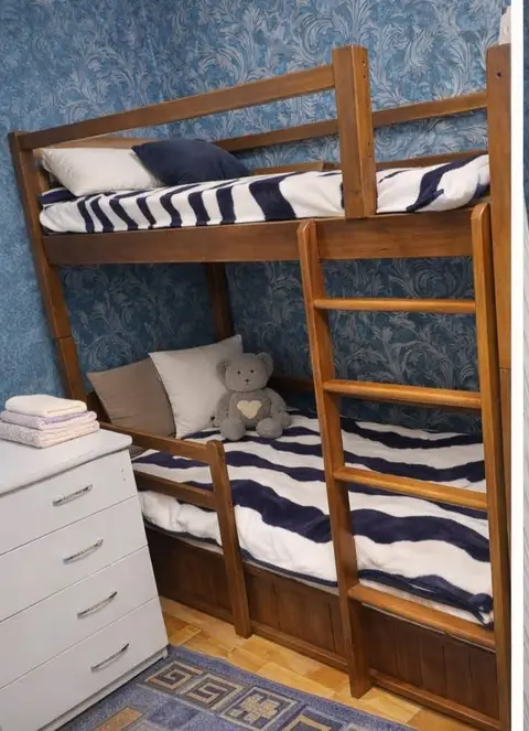 Ahşap iki katlı yatak, depolama ile