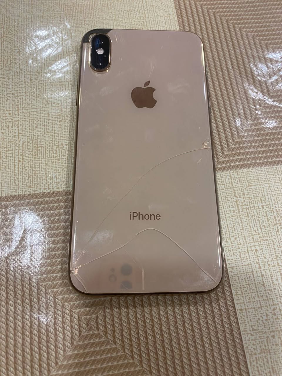 iPhone XS Горкаранайин Амен инж ашхатума — 20,000֏