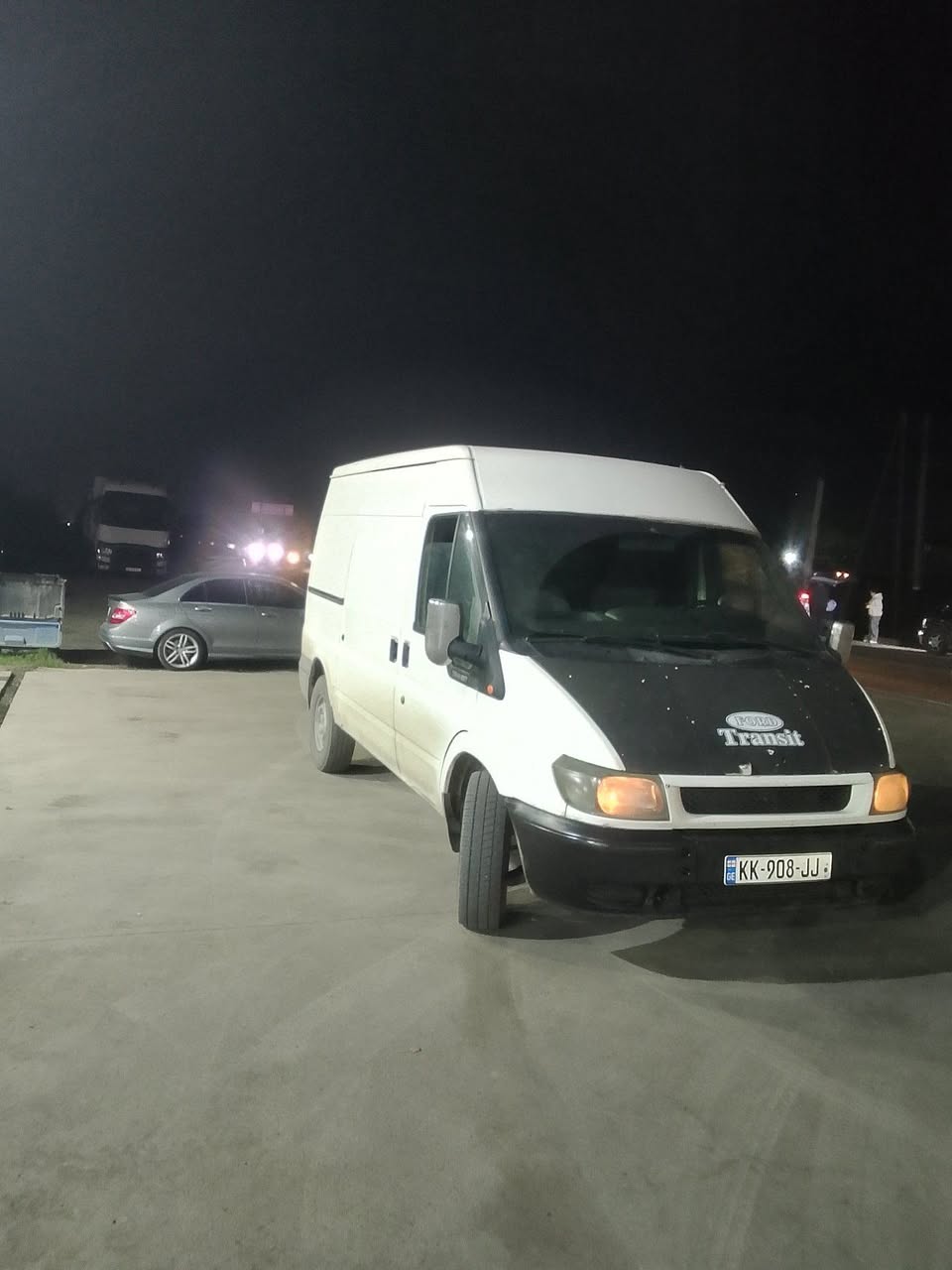 სატვირთო მანქანა 2003 — 5,900$
