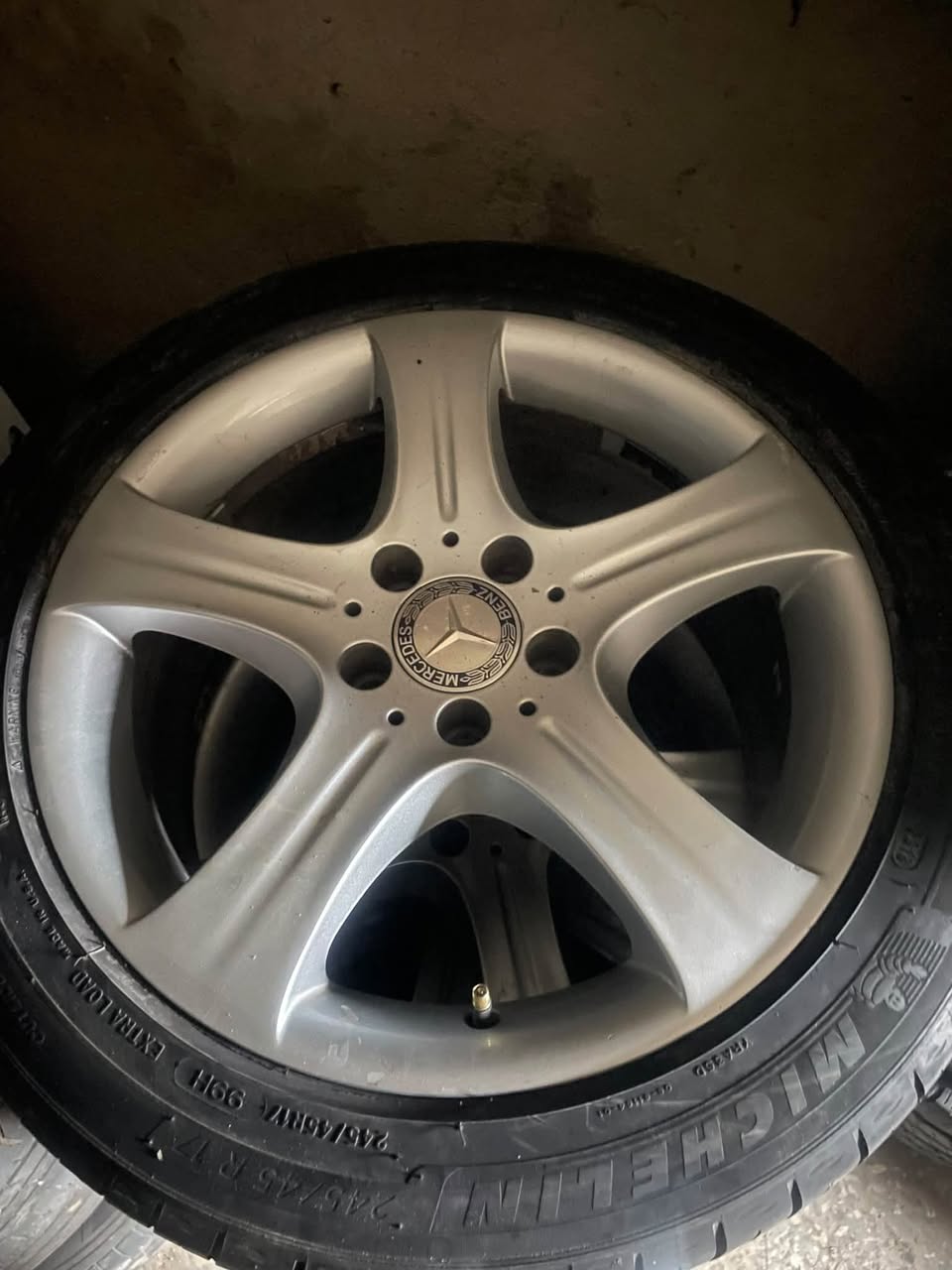 Mercedes R17 დისკები საბურავებით