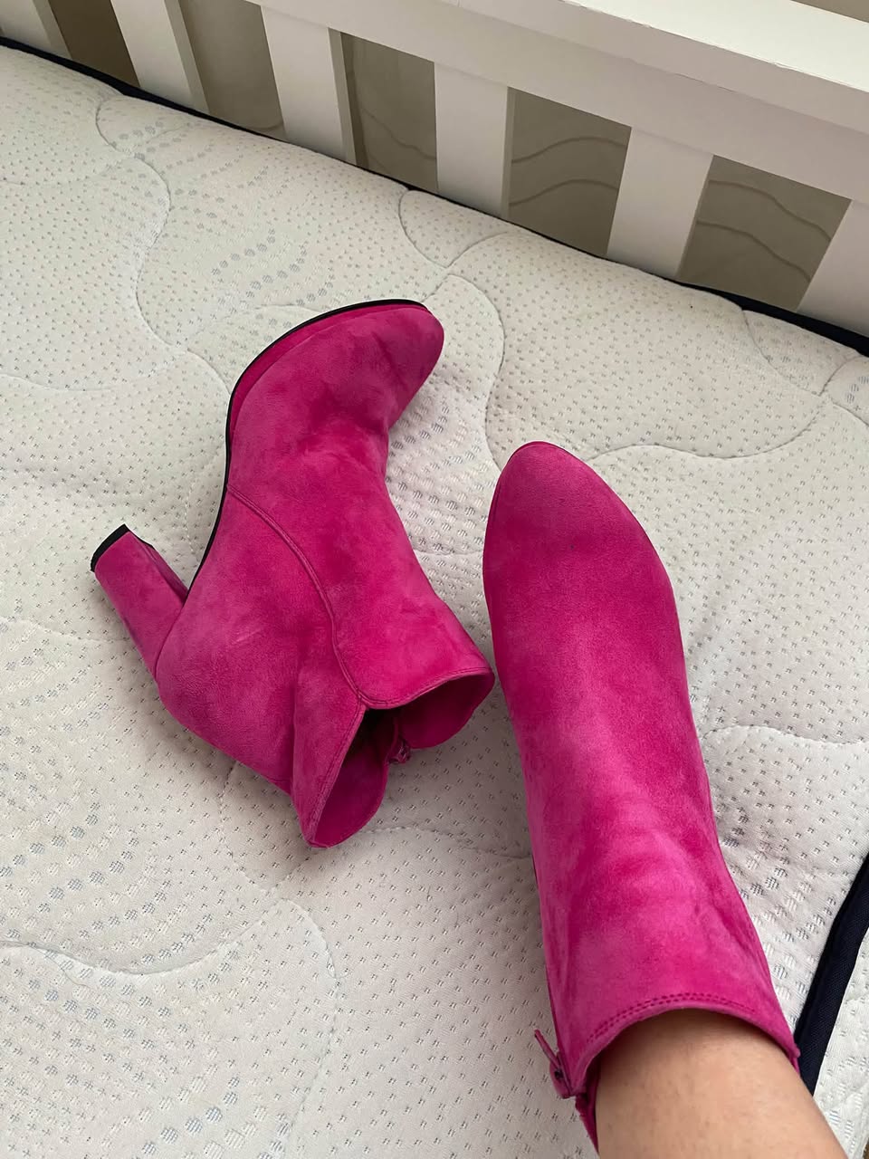 Pink velvet cheques, size 38