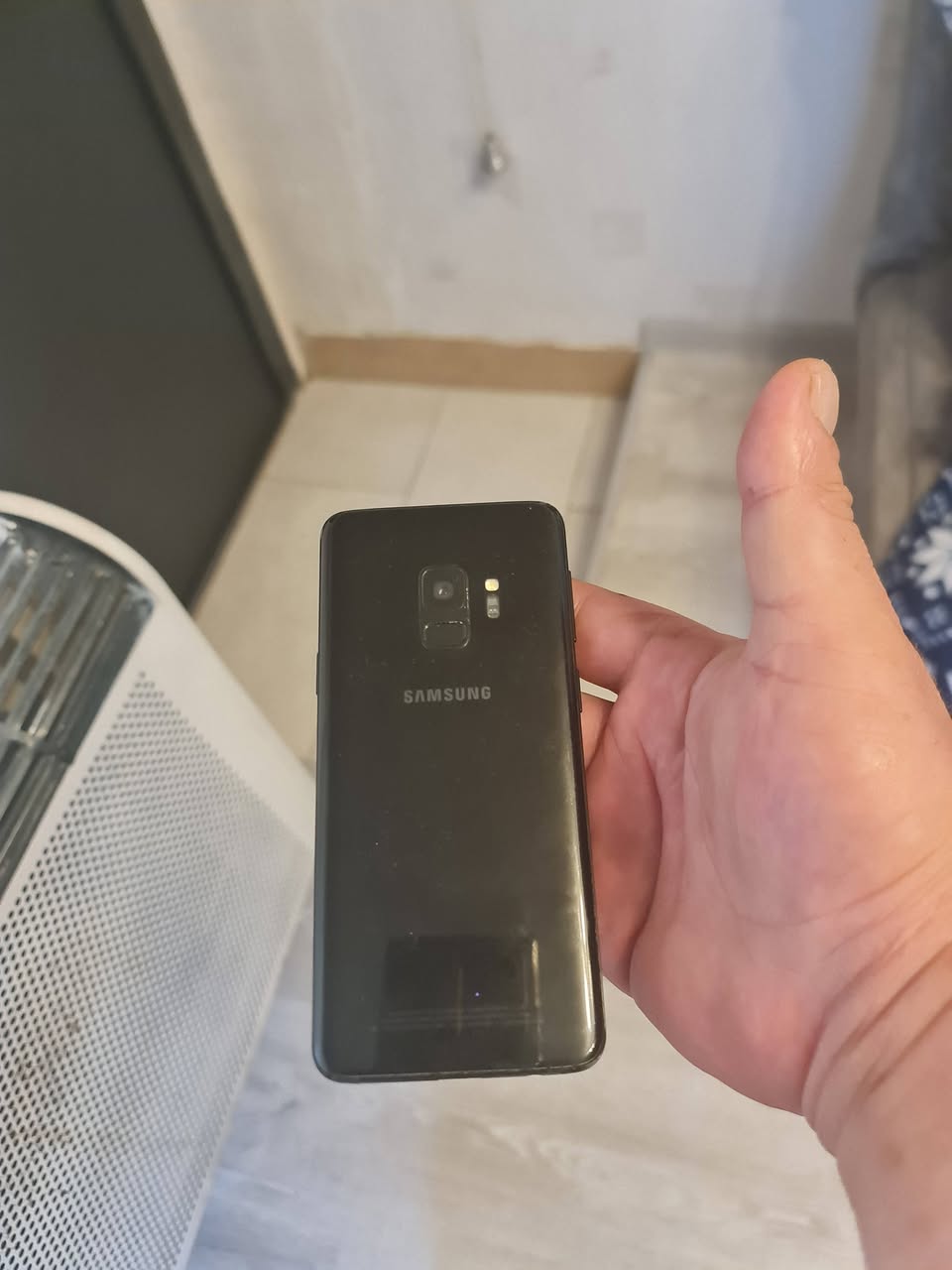 İdeal vəziyyətdə Samsung S9 350-də satılır