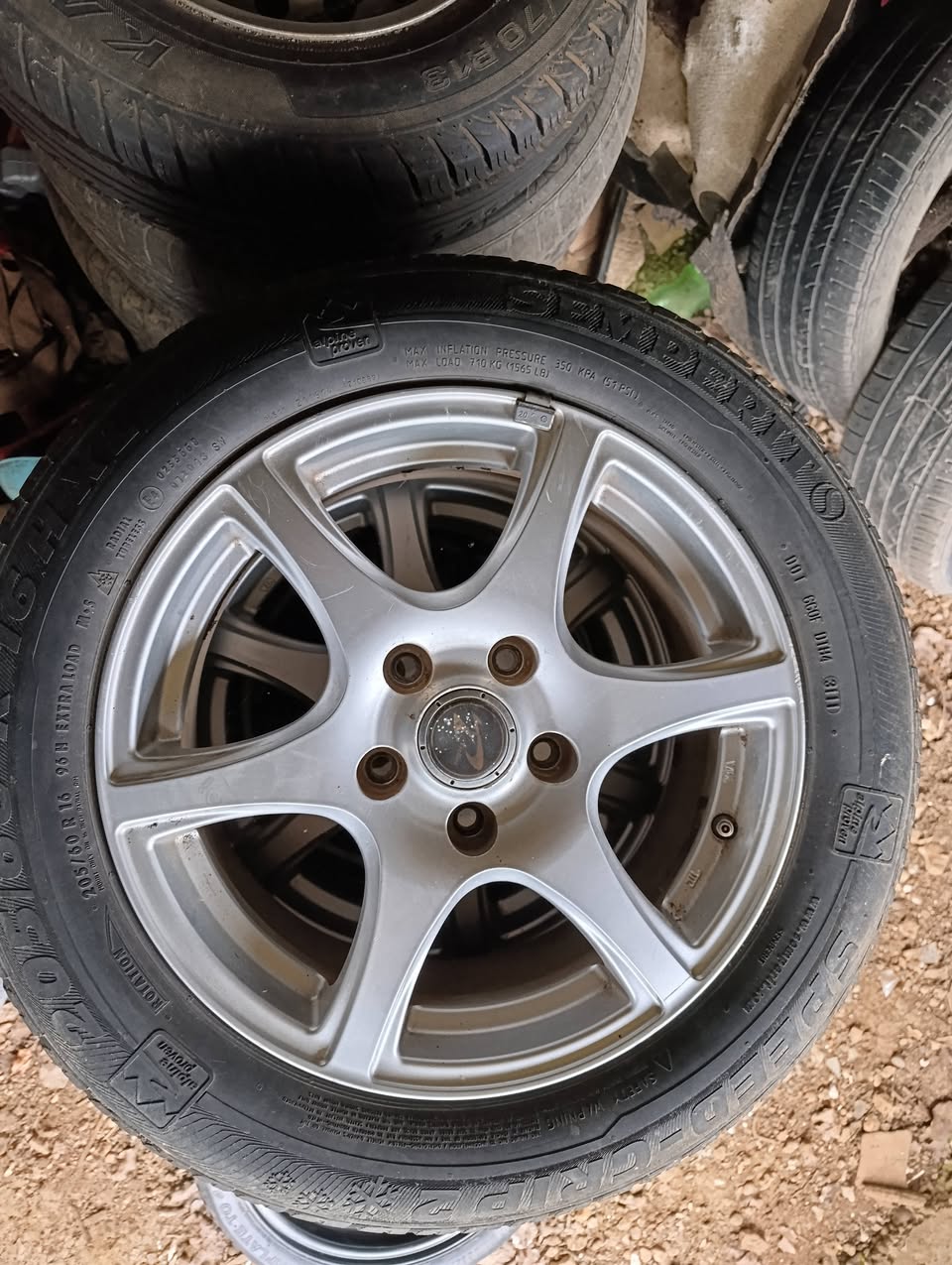16 discs for sale, drilling is written, 550 lari