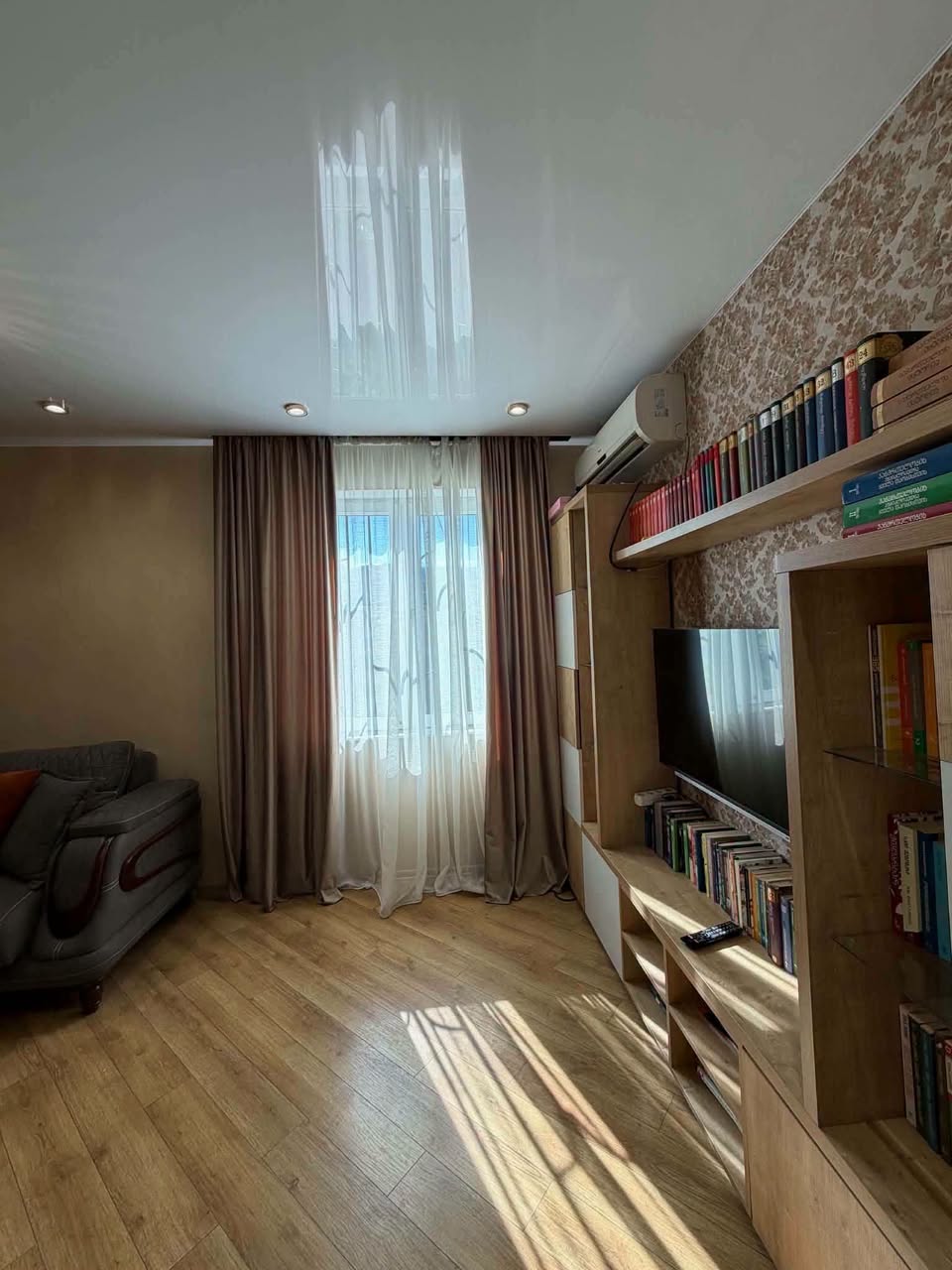 For sale apartment in Rustavi on Friendship street apartment 9/5 floor — 97,00…