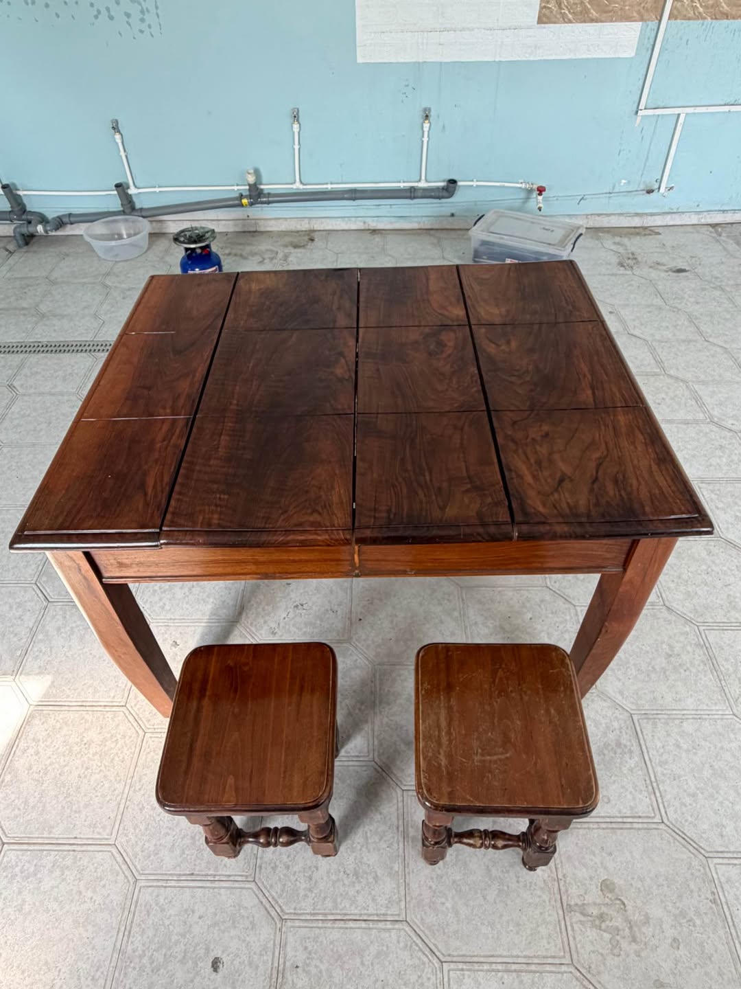 Massive wooden table chairs