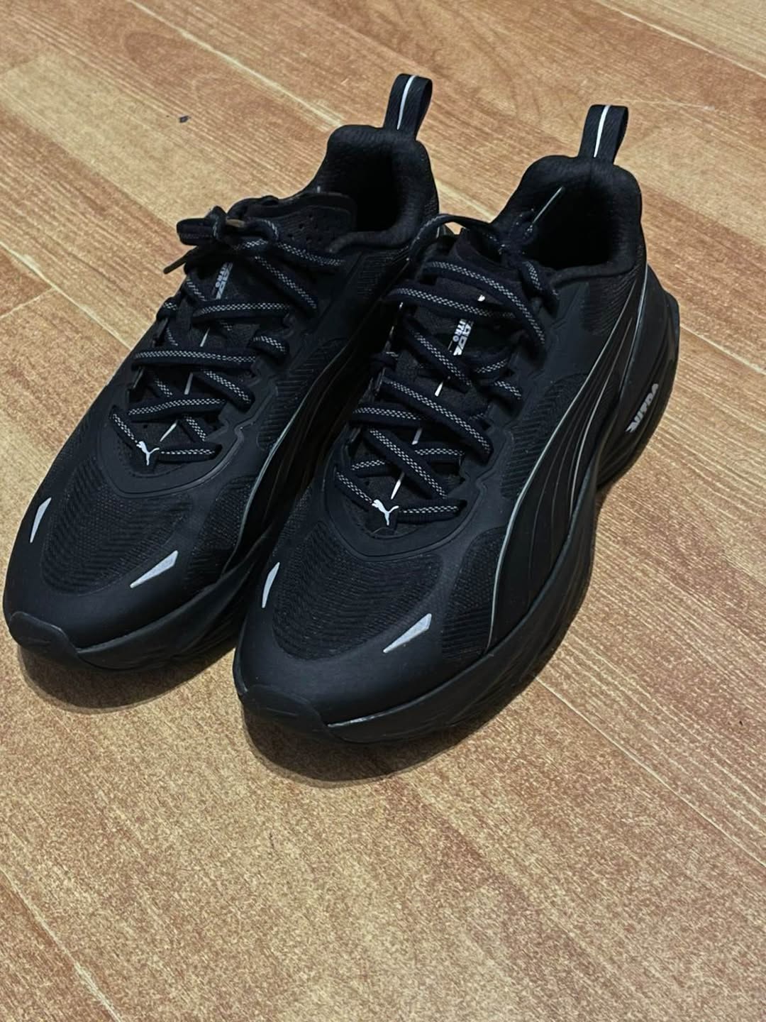 Black sneakers, size 41, original