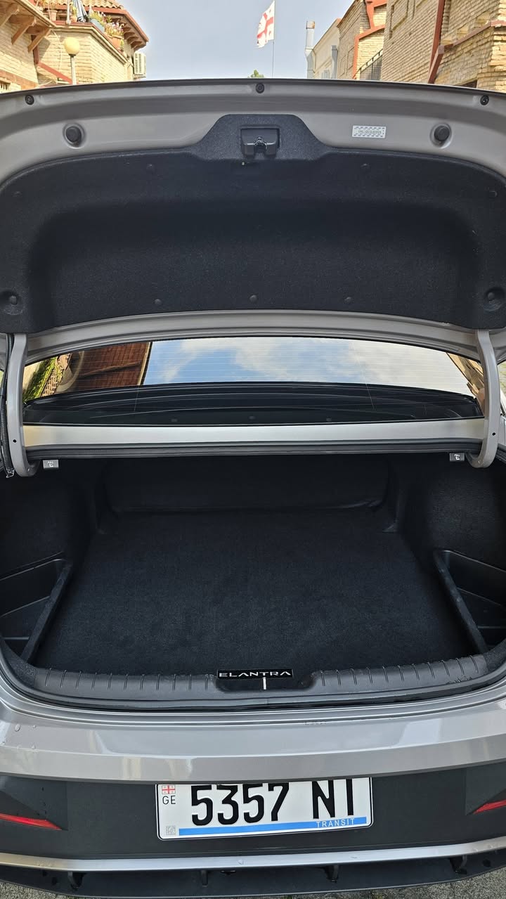 Hyundai Elantra 2024