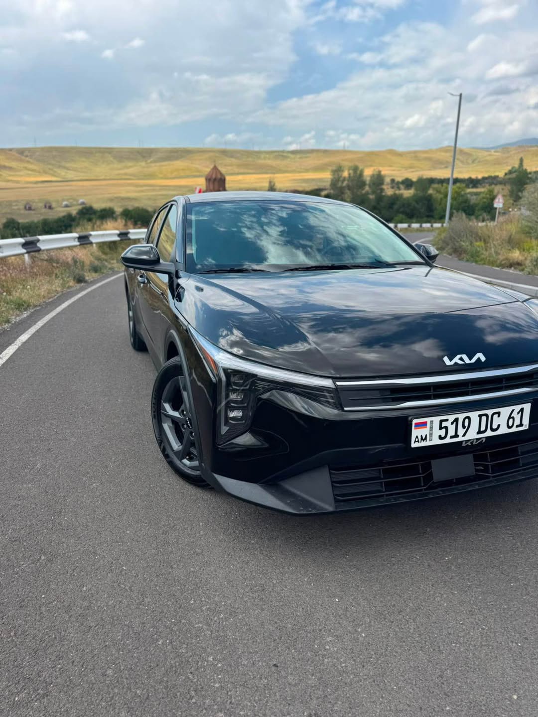 The 19900 dollar Kia K4 from 2025, September, with 960kms and a 2.0 engine.