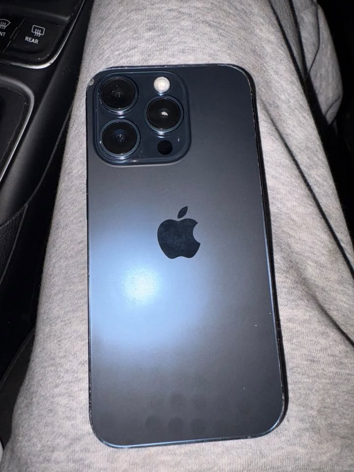 iPhone 15 Pro 128GB, broken screen