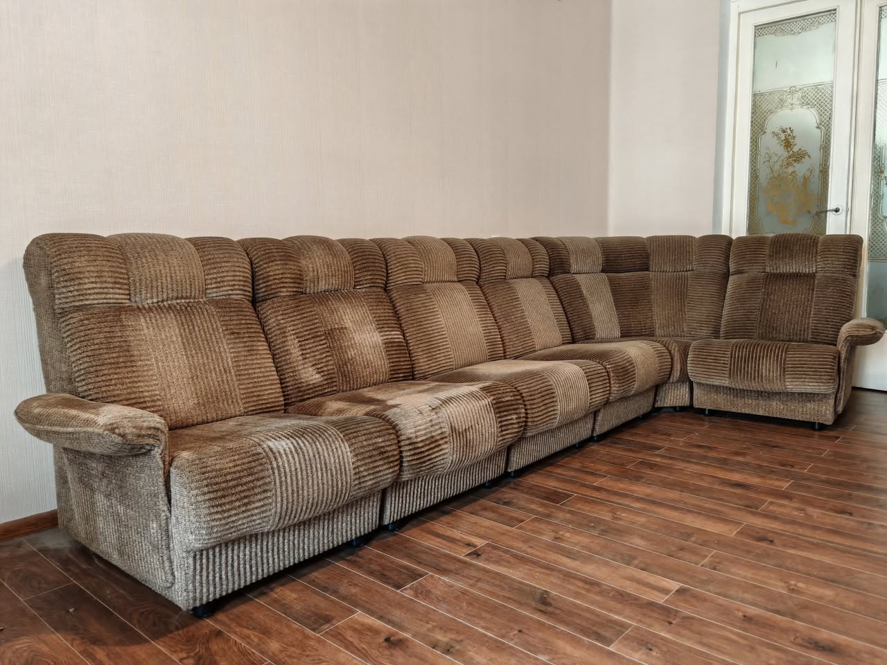 Almanya'dan ithal edilmiş, klasik köşe kanepe, 800₾'ye satılık