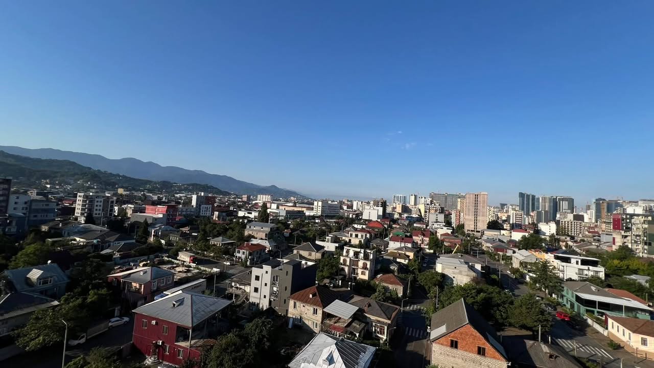 Վաճառվում է բնակարան, Բաթումի