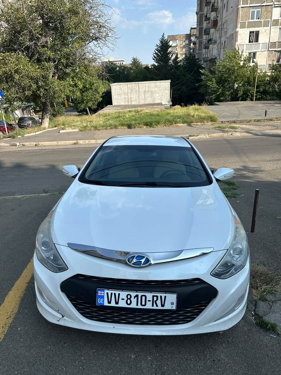 იყიდება ჰიუნდაი სონატა ჰიბრიდი 2014 წლიანი — 4,700$