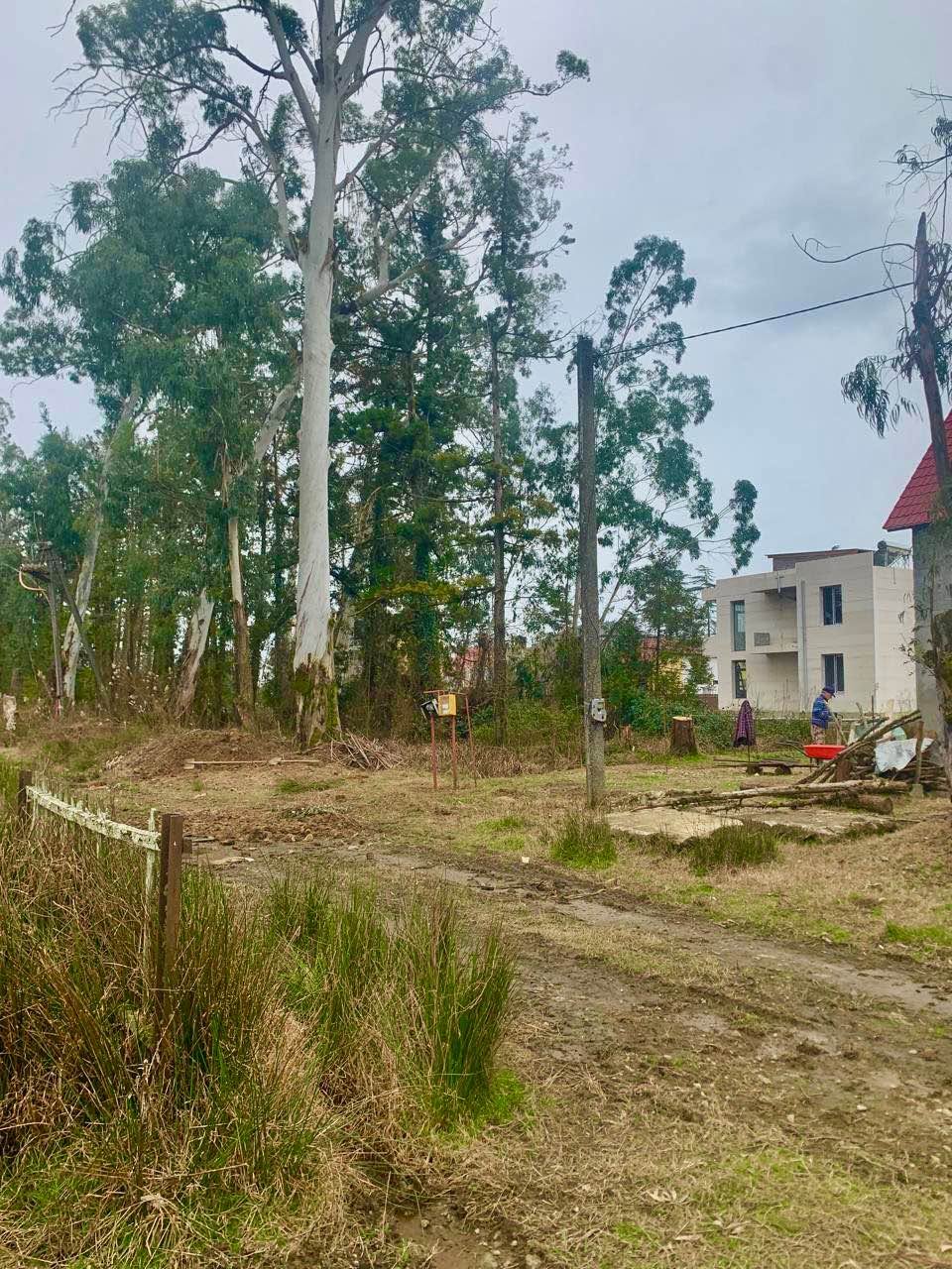 A 400 m2 land plot is for sale.
