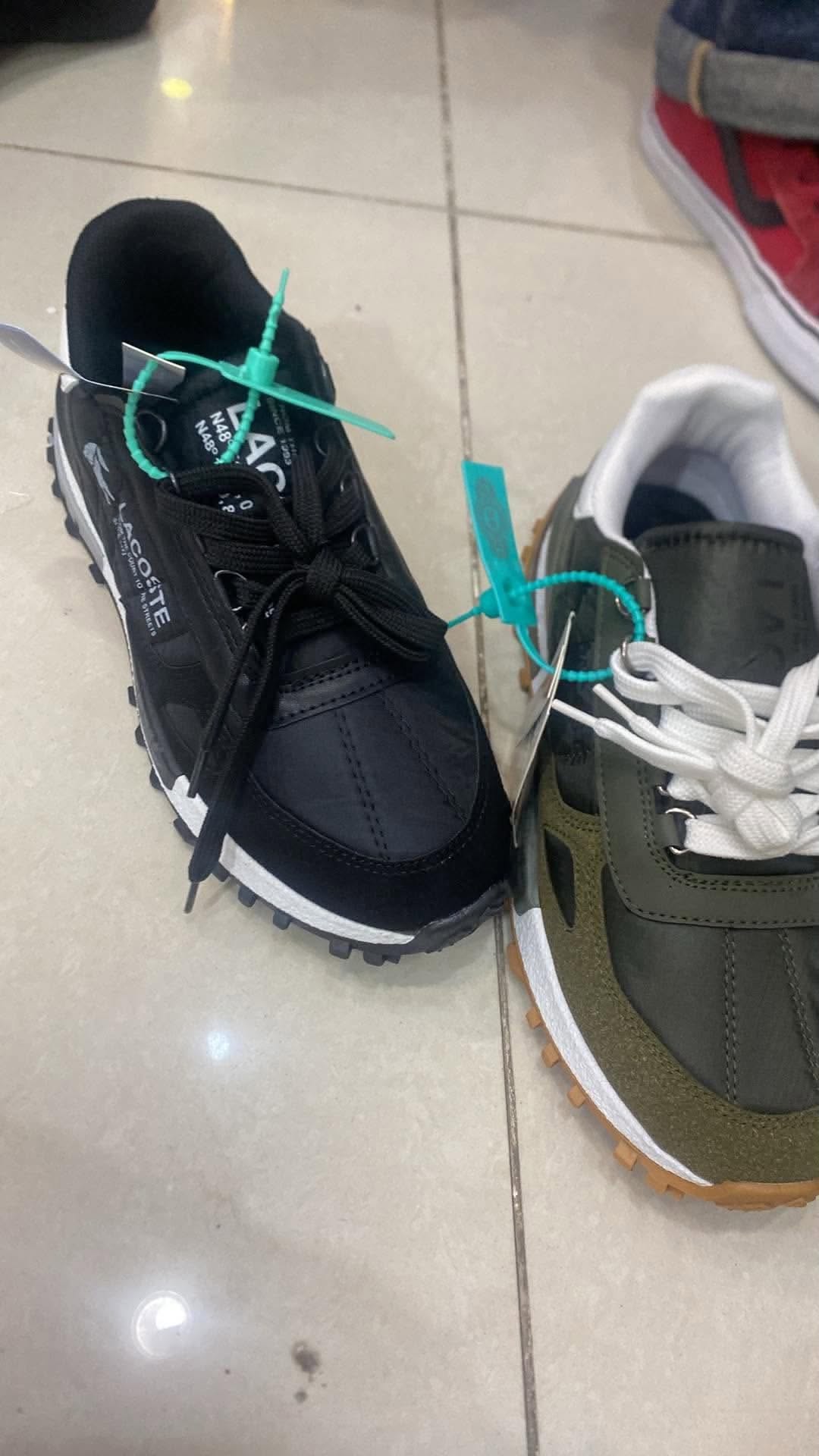 Lacoste spor ayakkabıları, 2 çift, 40 numara