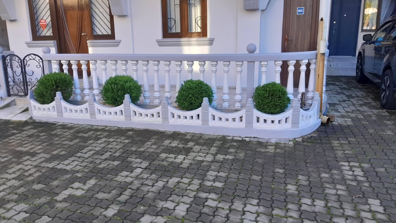 შეკვეთით დამზადებული ბალუსტრადი