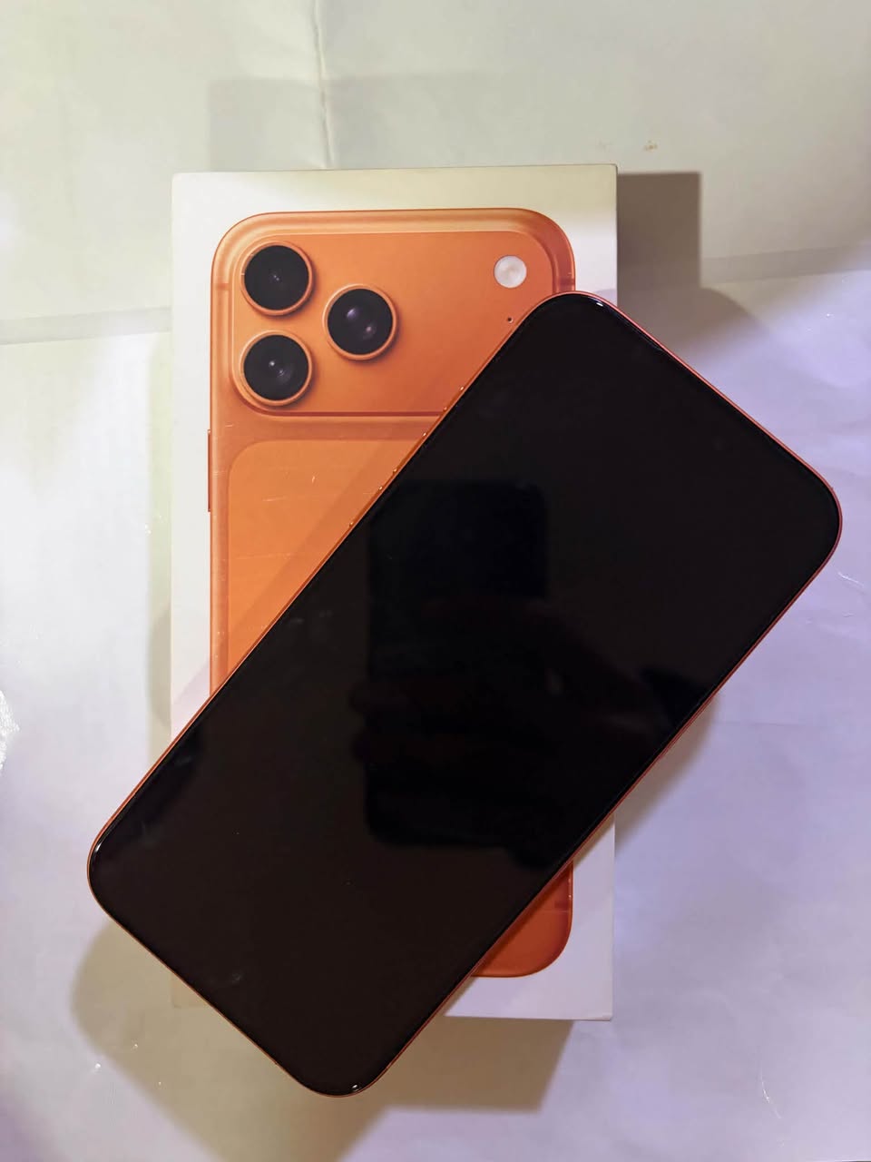 Turuncu iPhone 17 Pro
