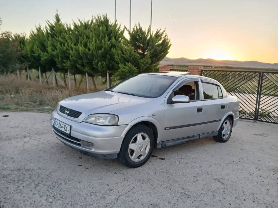 1998 modeli bir otomobil 2.300 dolar.