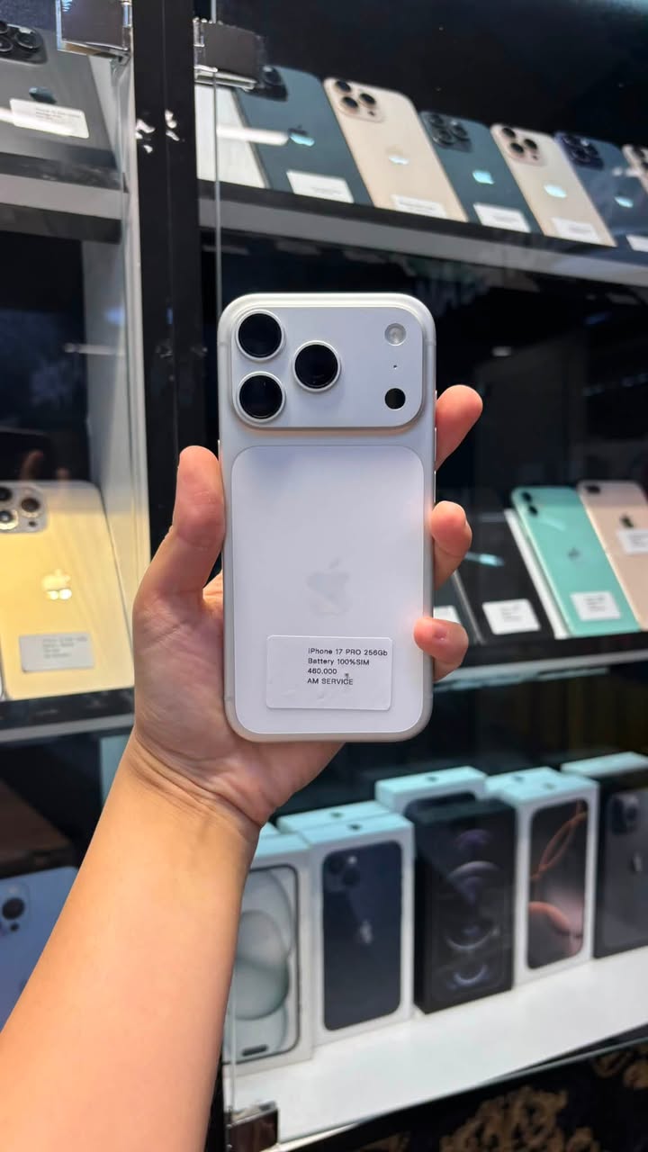 iPhone 17 Pro Silver BOOM փակ