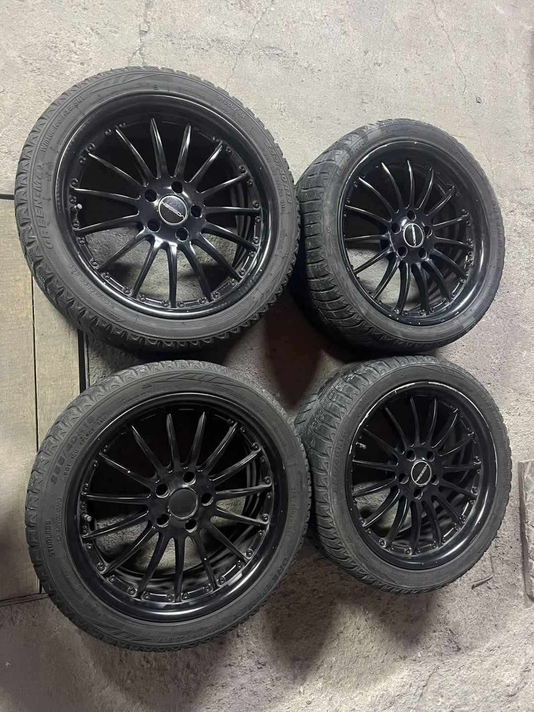 Mercedesi Vossen — 140,000֏