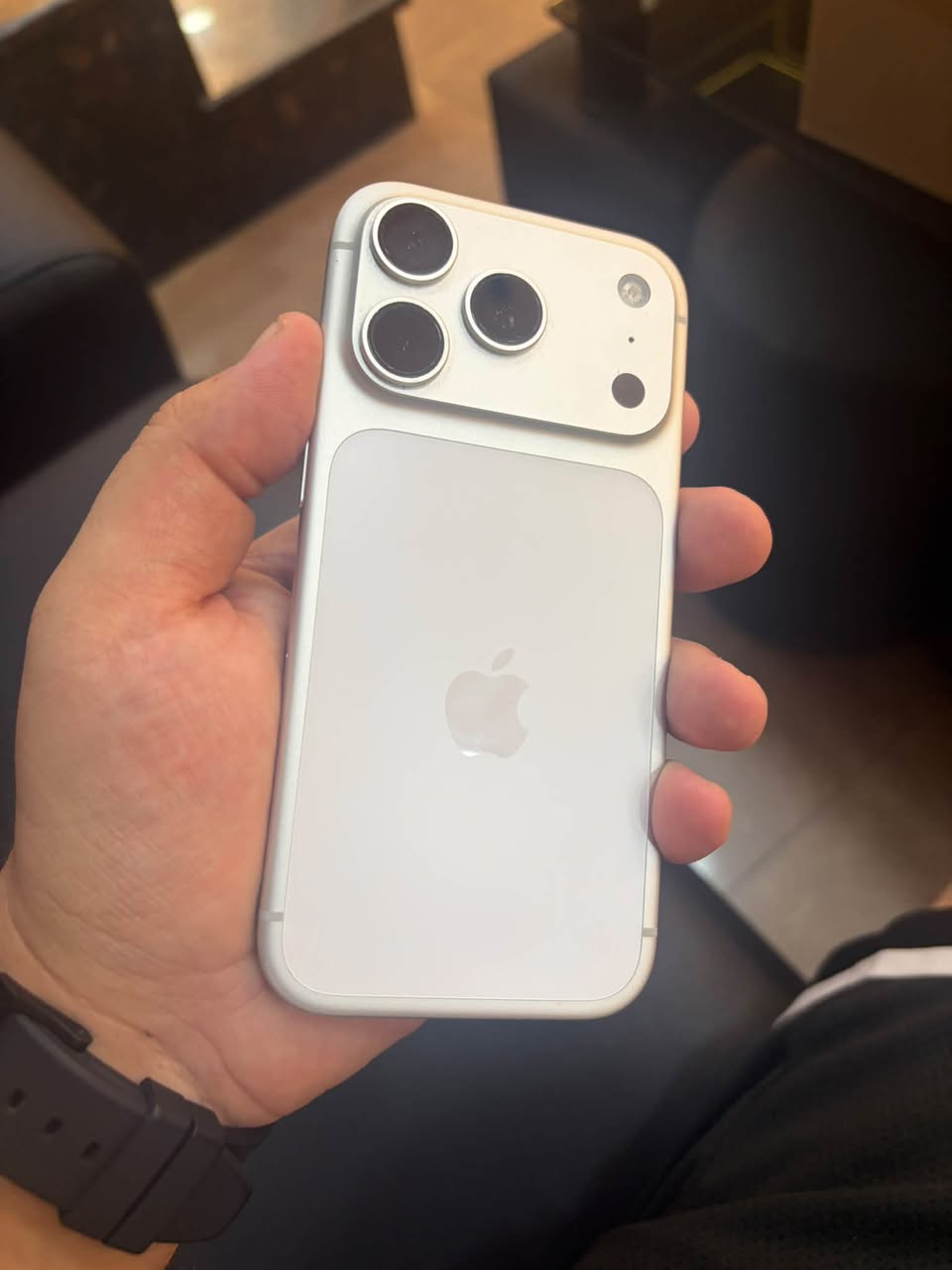 17 pro 256gb 99% 1 sim — 350,000֏