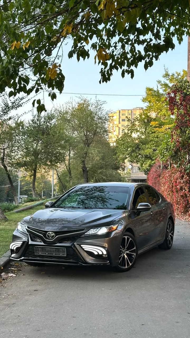 Camry v70 2020 SE aracı bulunmaktadır