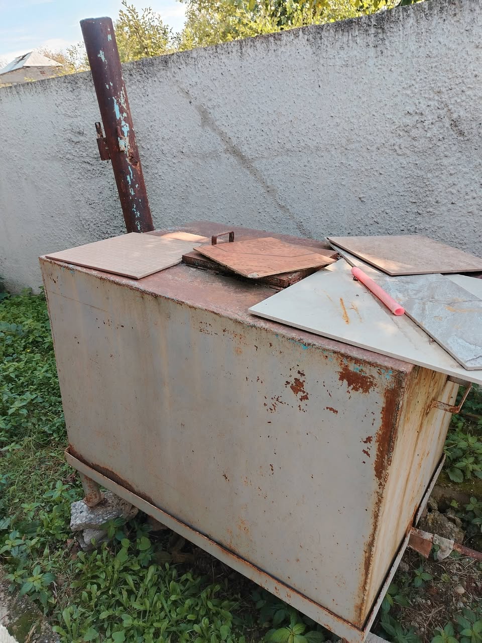 1 տոննայական մետաղե ավազան ոտքերով