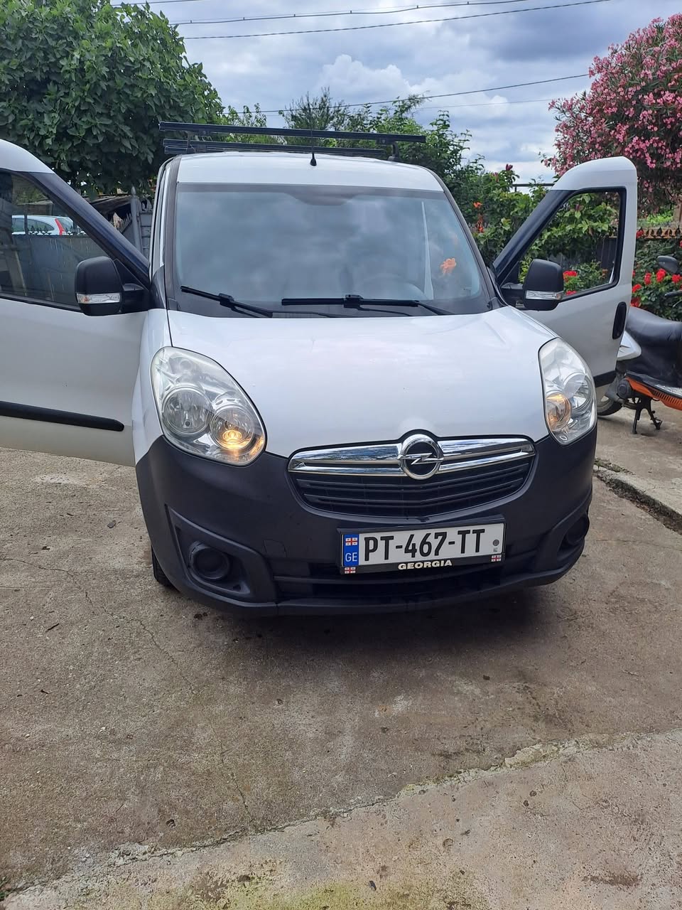 ოპელ პომბო 2013 — 5,200$