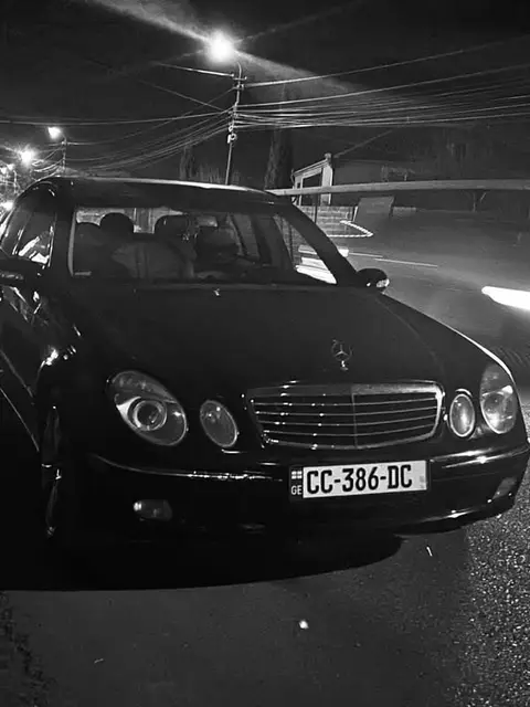 Mercedes-Benz W211 2003