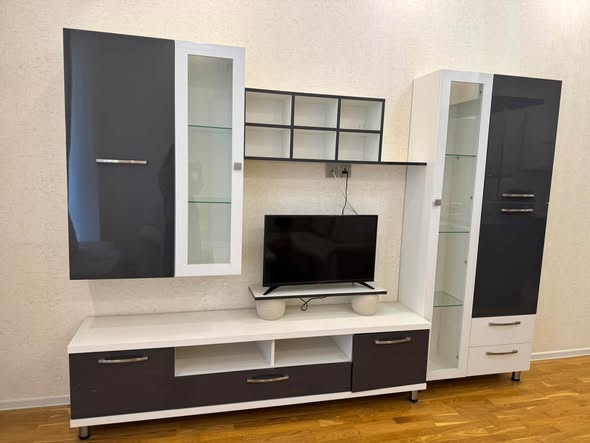 Divar mebel takımı, 2,85 m uzunluğunda