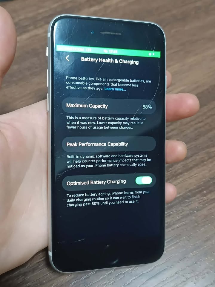 iPhone SE 2020, battery 88%