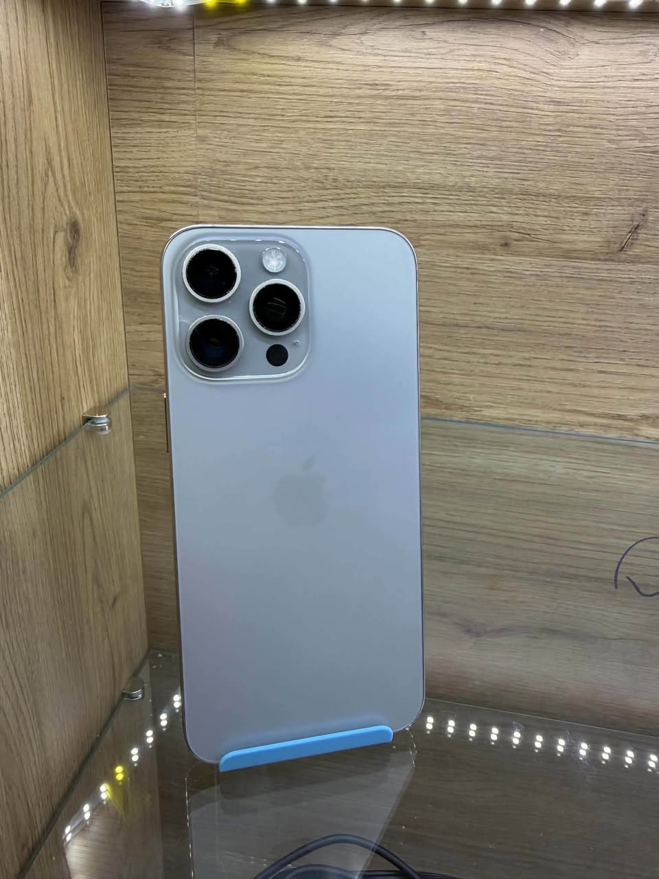 იყიდება iPhone 15 Pro Max 256GB — 1,280₾