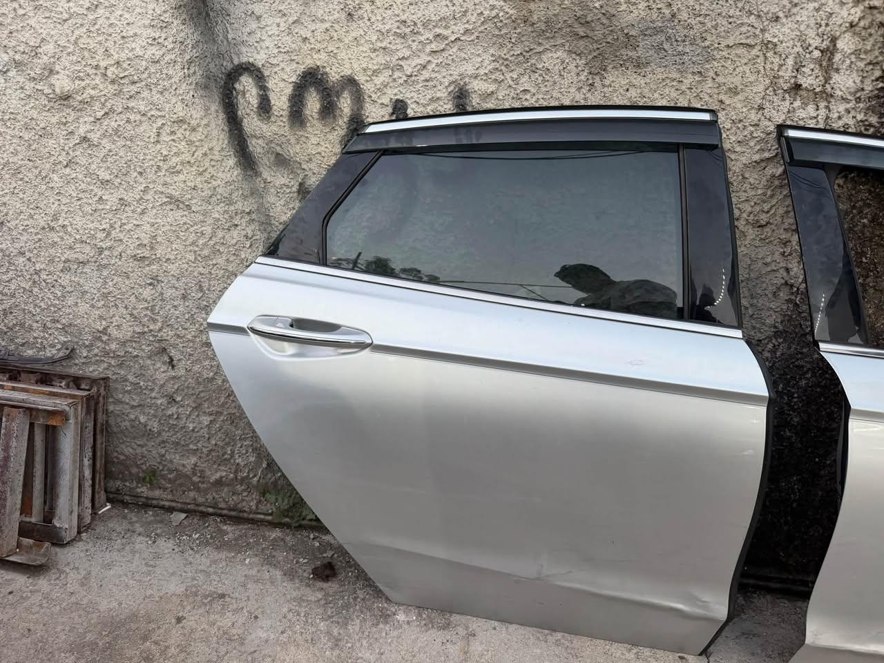 Düşük fiyatla 2 adet sağ kapı 2014 modeli acil olarak — 593,591,025…