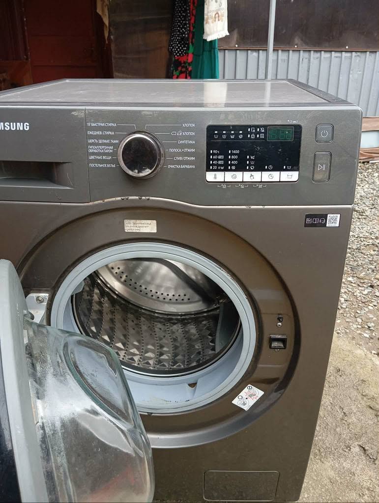 Sofralık çamaşır makinesi satılık. Çalışır durumda.