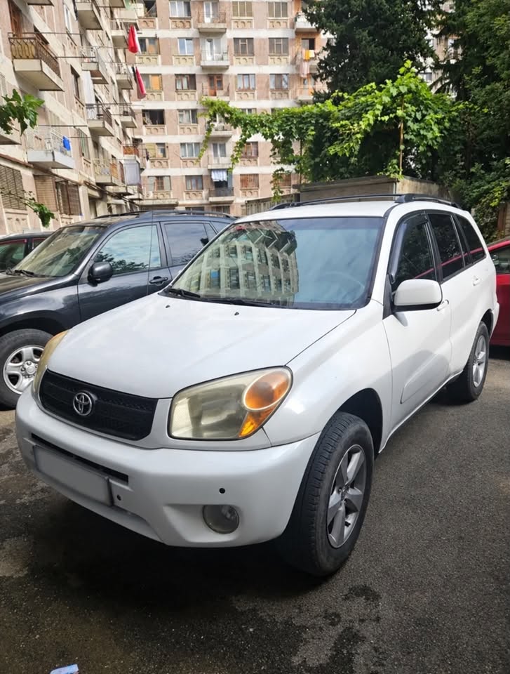 იყიდევა რავ 4 2500$ მეჩქარება