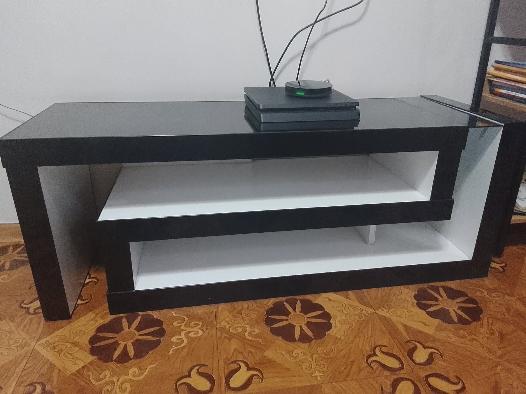 Televizyon rafı çok iyidir — 15,000֏