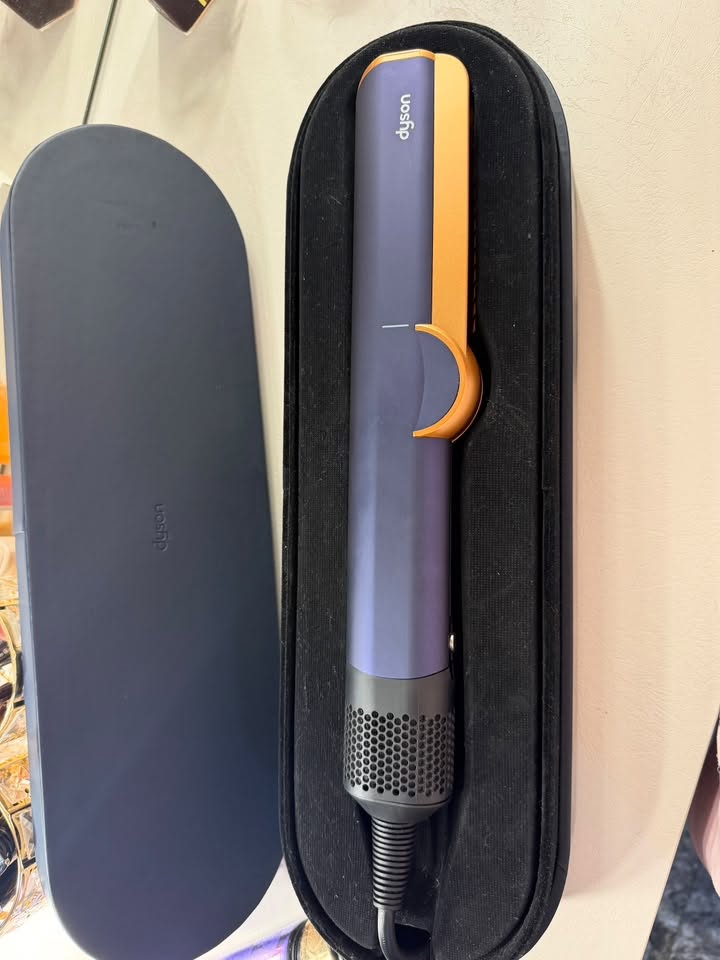 Dyson styler in gift condition