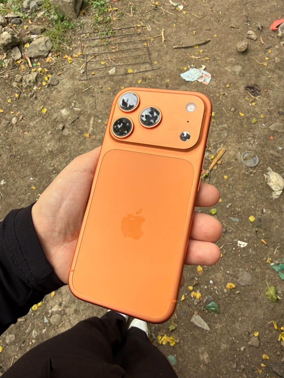 iPhone 17 Pro, ბატარეა 93%