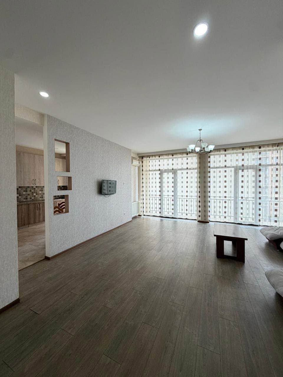 4 oda dairenin satışı, Tiflis — $160,000