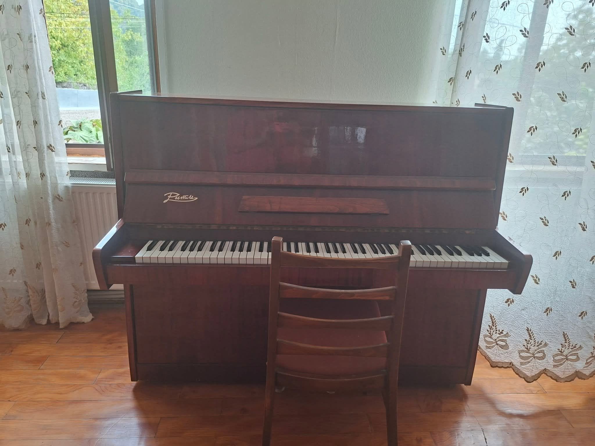 Lagodexdə rus piano 300 lirəyə satılır. İstifadə olunmamışdır